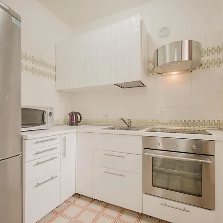 Viky Flat - 15 Min From & Free Parking Apartamento Venecia