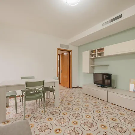 Viky Flat - 15 Min From & Free Parking Apartment Venice