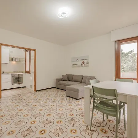 Viky Flat - 15 Min From & Free Parking