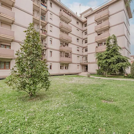Viky Flat - 15 Min From & Free Parking