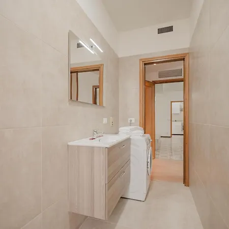 Apartamento Viky Flat - 15 Min From & Free Parking